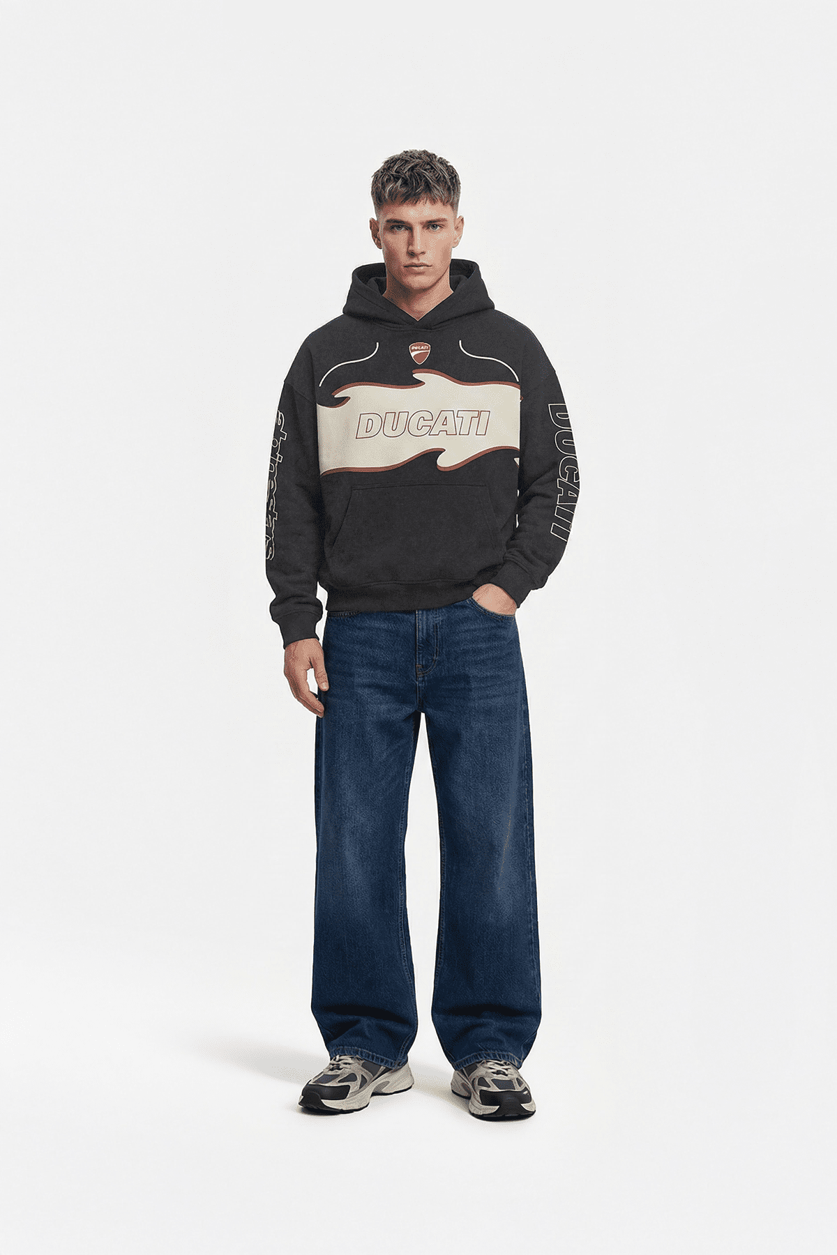 https://cdn.shopify.com/s/files/1/0998/4642/2866/files/ducati-nitro-racing-oversized-hoodie-alpinestars-edition-1197937.png?v=1767982103