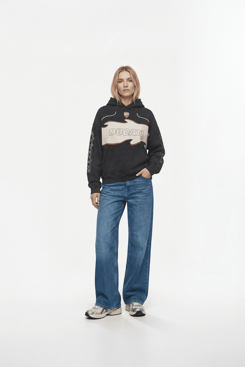 https://cdn.shopify.com/s/files/1/0998/4642/2866/files/ducati-nitro-racing-oversized-hoodie-alpinestars-edition-5793050.png?v=1767982103