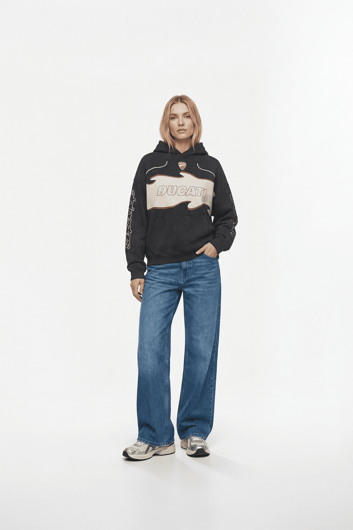 https://cdn.shopify.com/s/files/1/0998/4642/2866/files/ducati-nitro-racing-oversized-hoodie-alpinestars-edition-5793050.png?v=1767982103